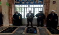 در نخستین روز هفته دولت، فرماندار کنگان به همراه امام جمعه، معاونین و مسئولان دستگاه‌های اجرایی با حضور در گلزار شهدا ضمن غبار روبی مزار مطهر شهیدان، یاد و خاطره شهدای خدمت و دولت را گرامی داشتند.