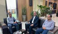 فرماندار شهرستان کنگان در دیداری با مدیرکل بنادر و دریانوردی استان بوشهر، بر لزوم تسریع در اجرای پروژه‌های توسعه‌ای بندر کنگان و تقویت زیرساخت‌های بندری و دریایی تأکید کرد.